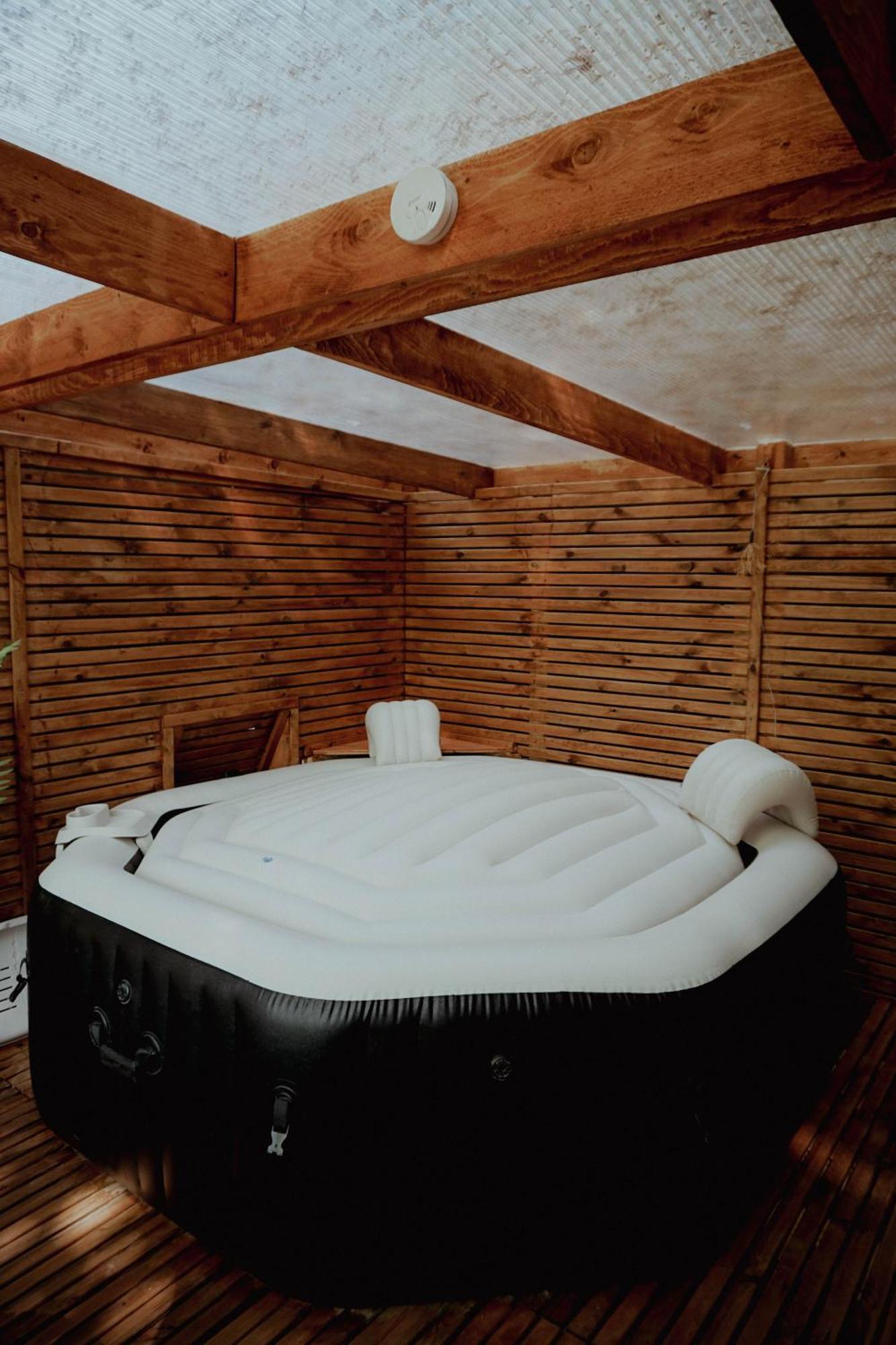 Le Chalet Tipi Avec Jacuzzi Et Jardin Troyes Exterior foto
